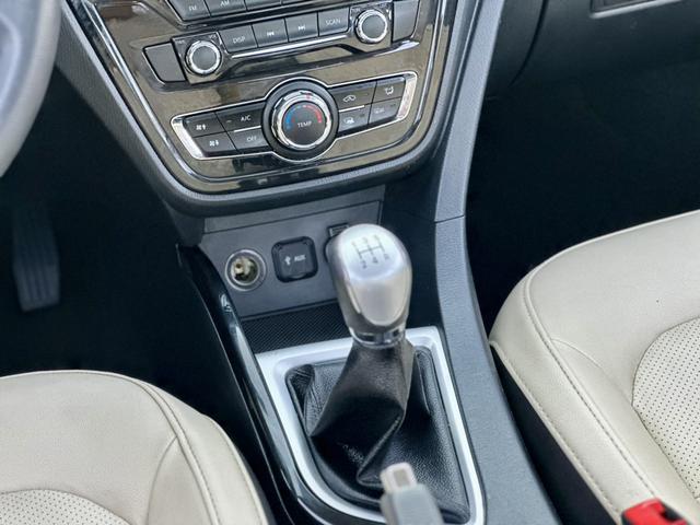 Changan Yuexiang V7 2015 thumb 11