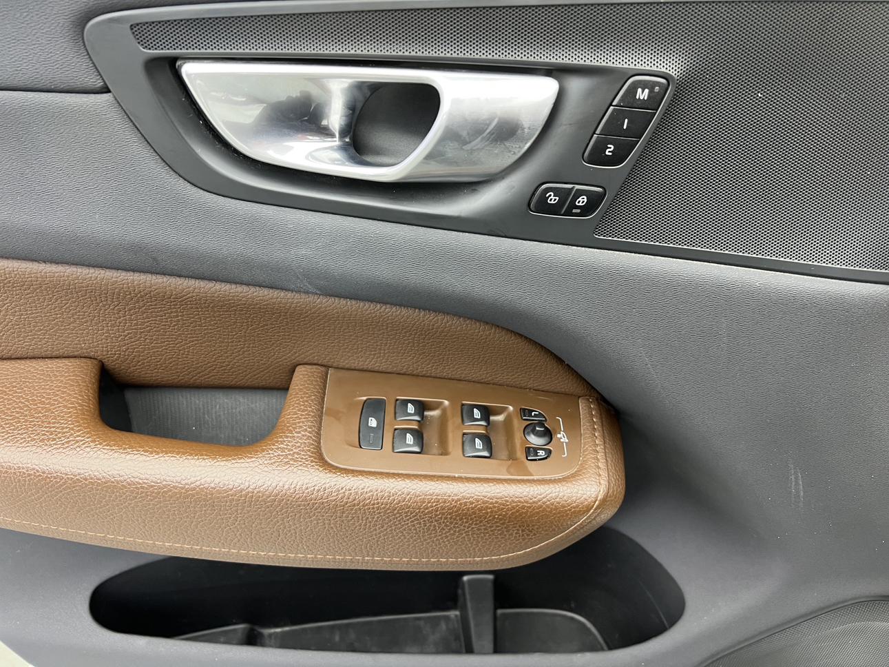 Volvo XC60 2022 thumb 3
