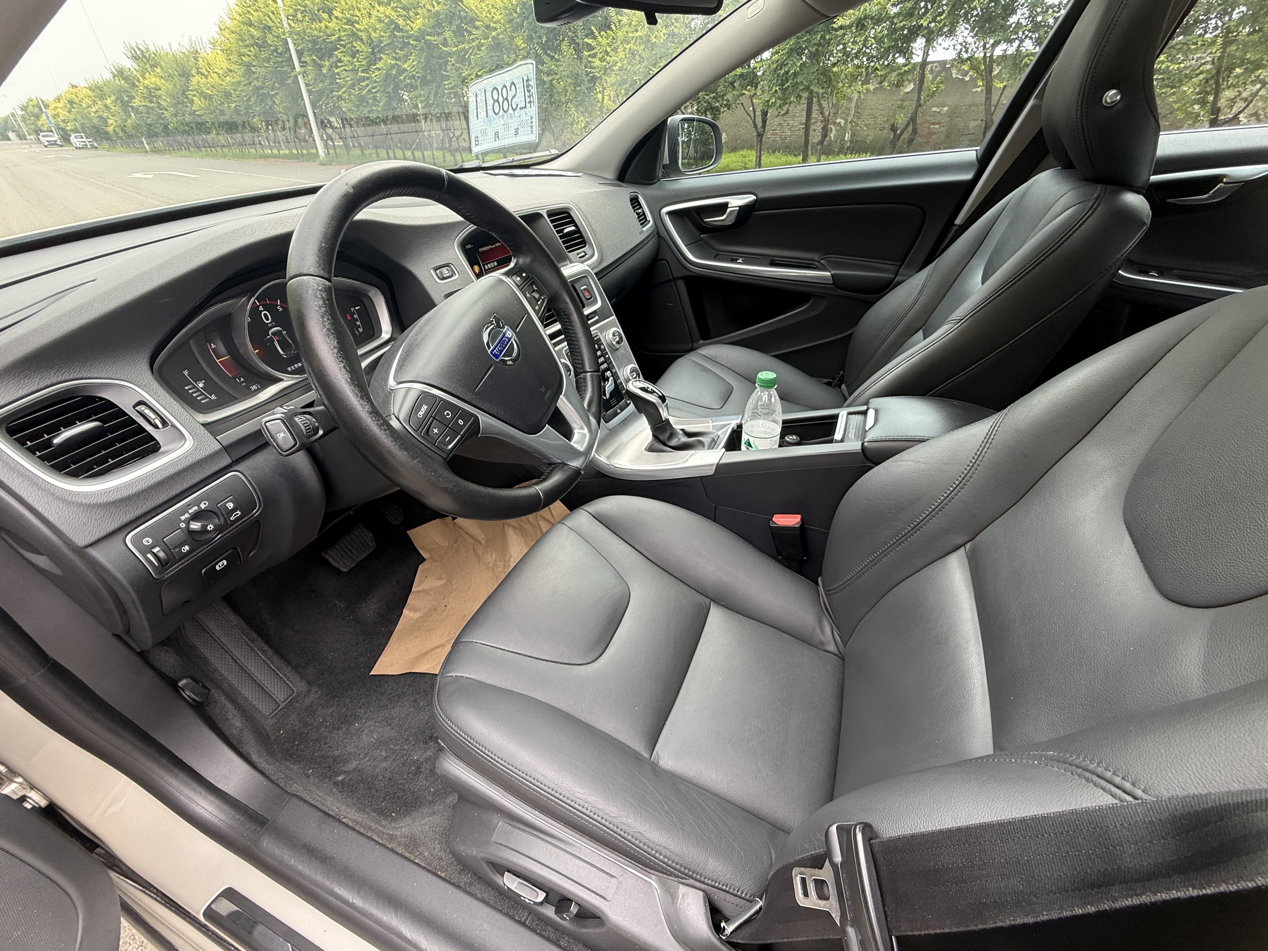Volvo S60 2017 thumb 11