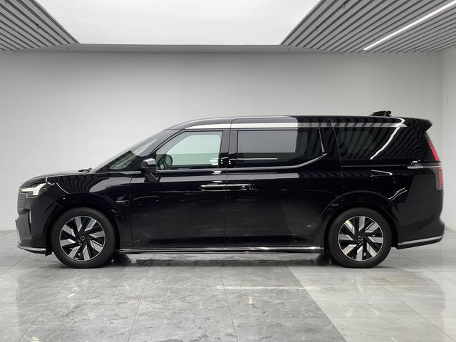 Volvo EM90 2025 thumb 2