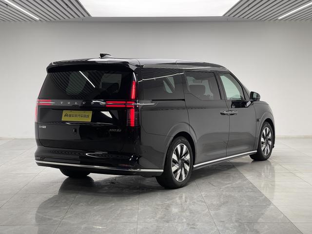 Volvo EM90 2025 thumb 5