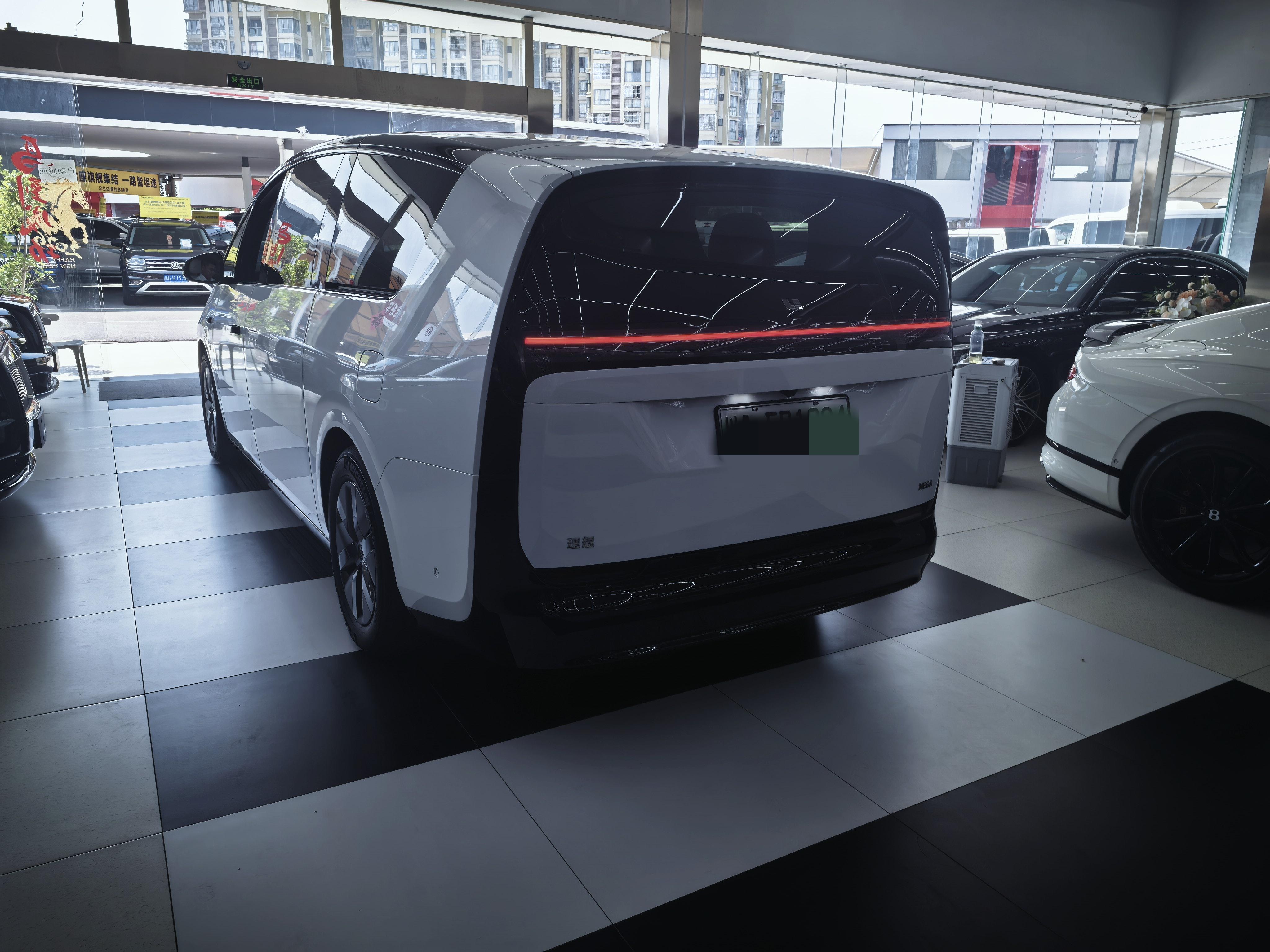 Lixiang (Li Auto) Mega 2025 thumb 10