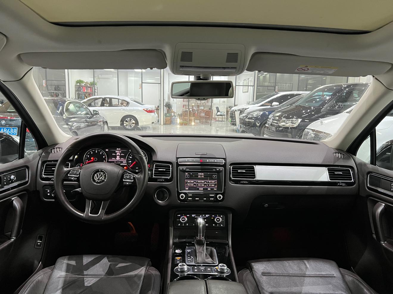 Volkswagen Touareg 2017 thumb 9