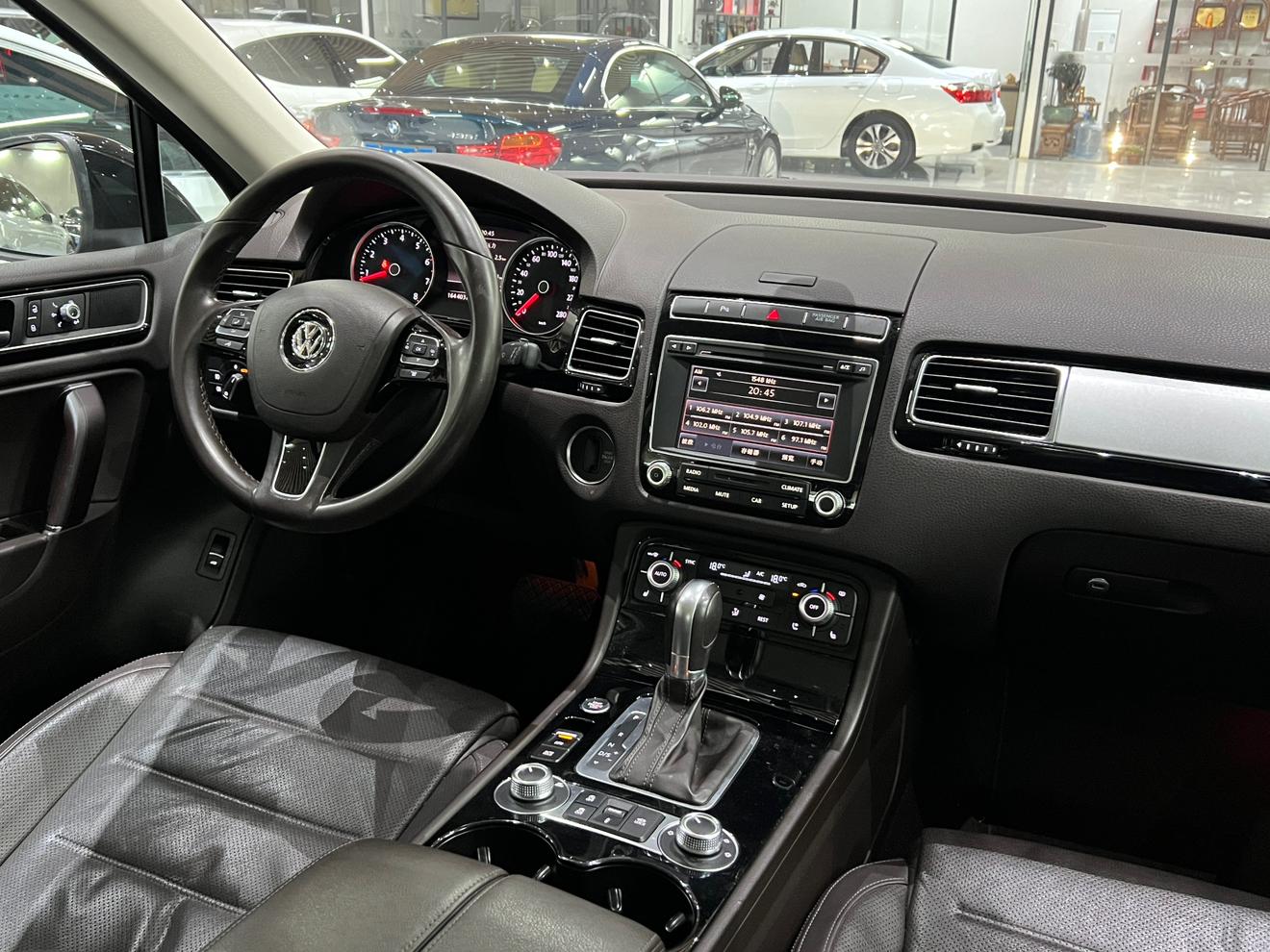 Volkswagen Touareg 2017 thumb 11