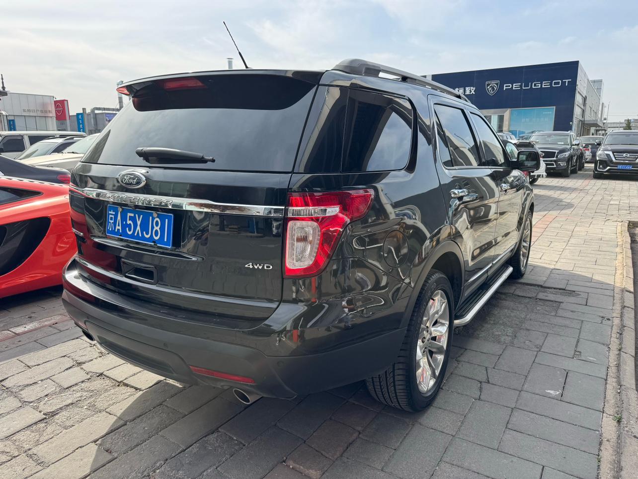 Ford Explorer 2013 thumb 2