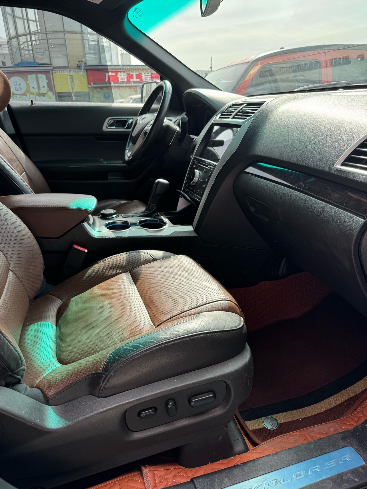 Ford Explorer 2013 thumb 3