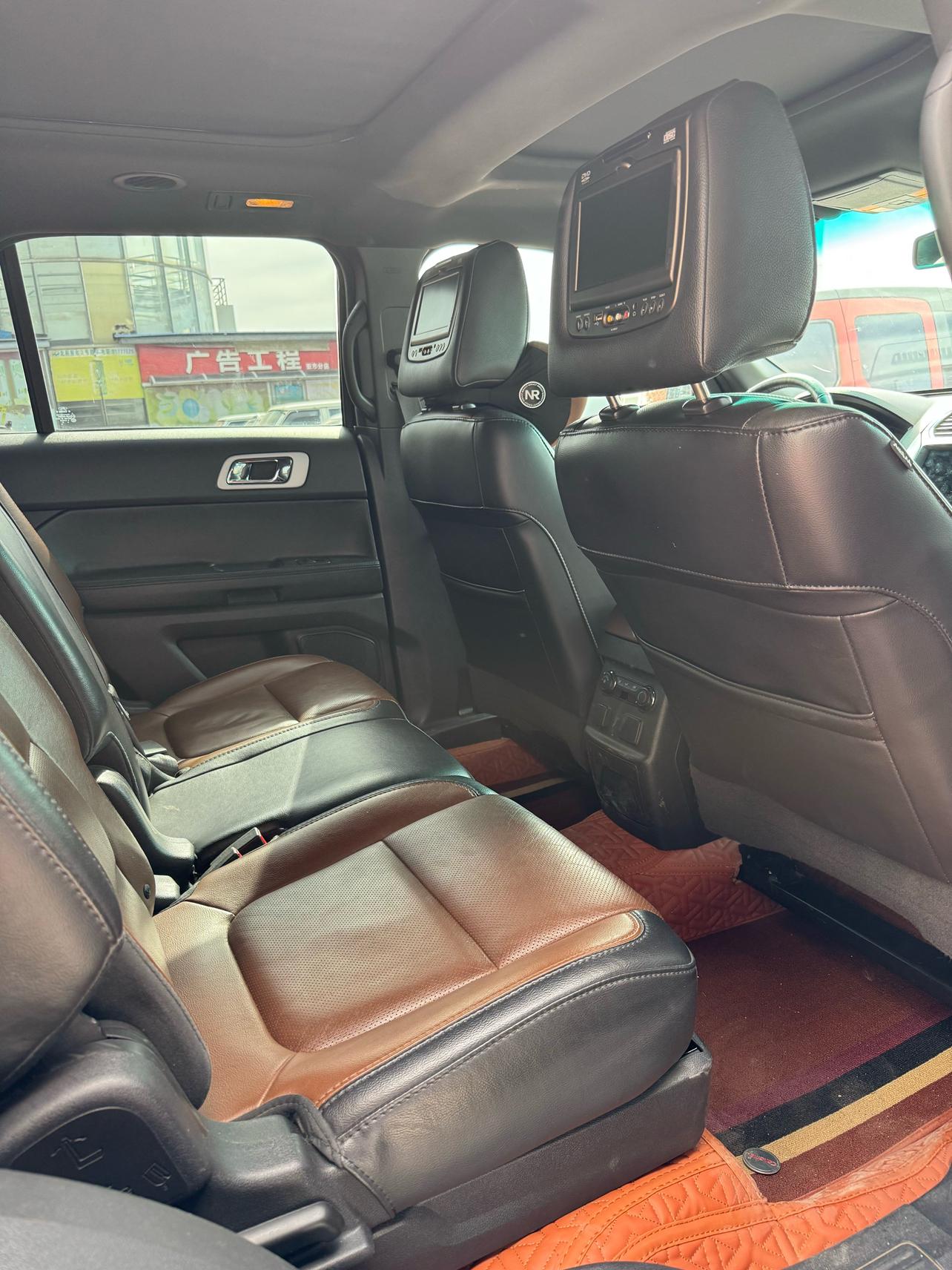 Ford Explorer 2013 thumb 5