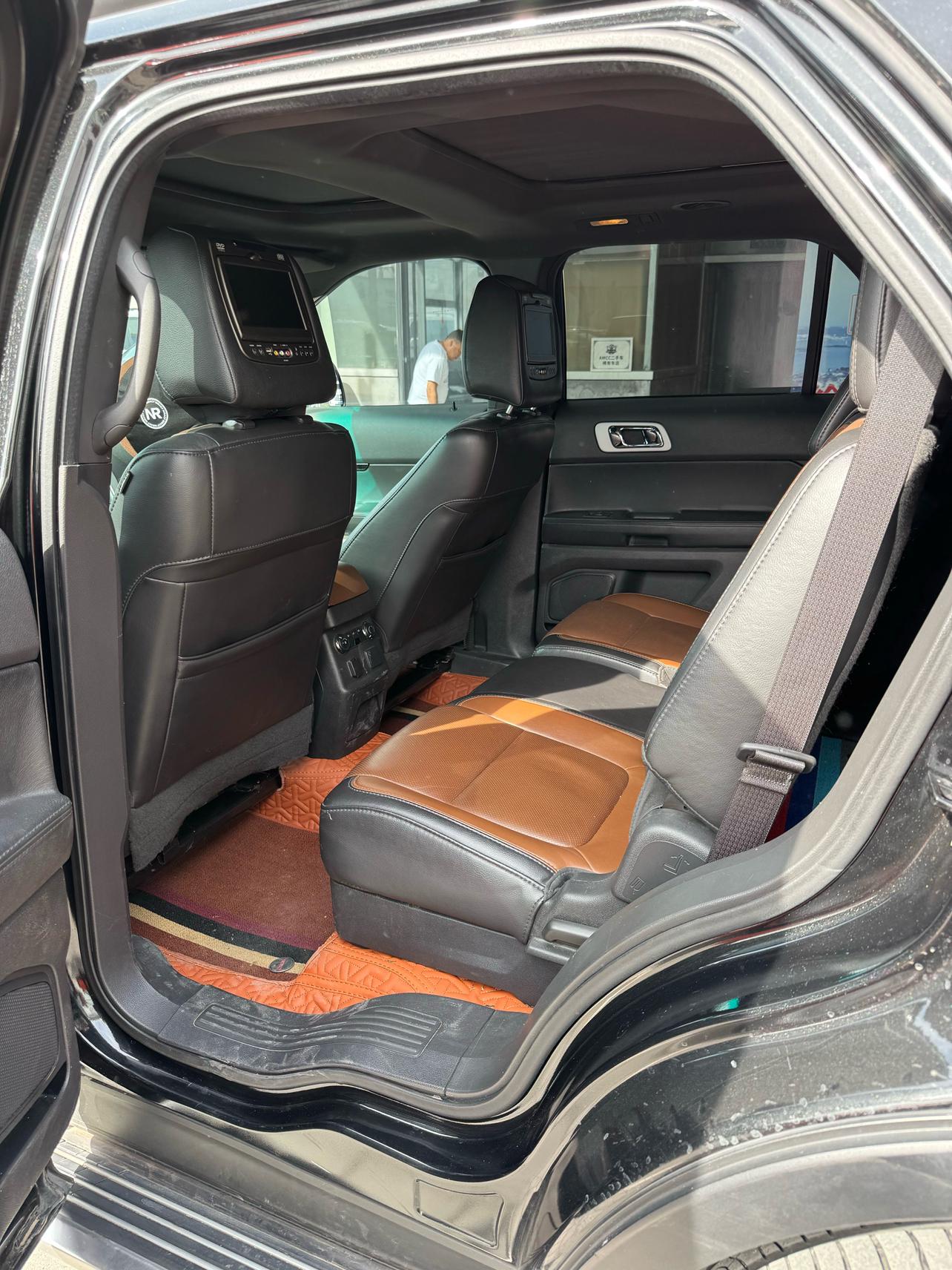 Ford Explorer 2013 thumb 8