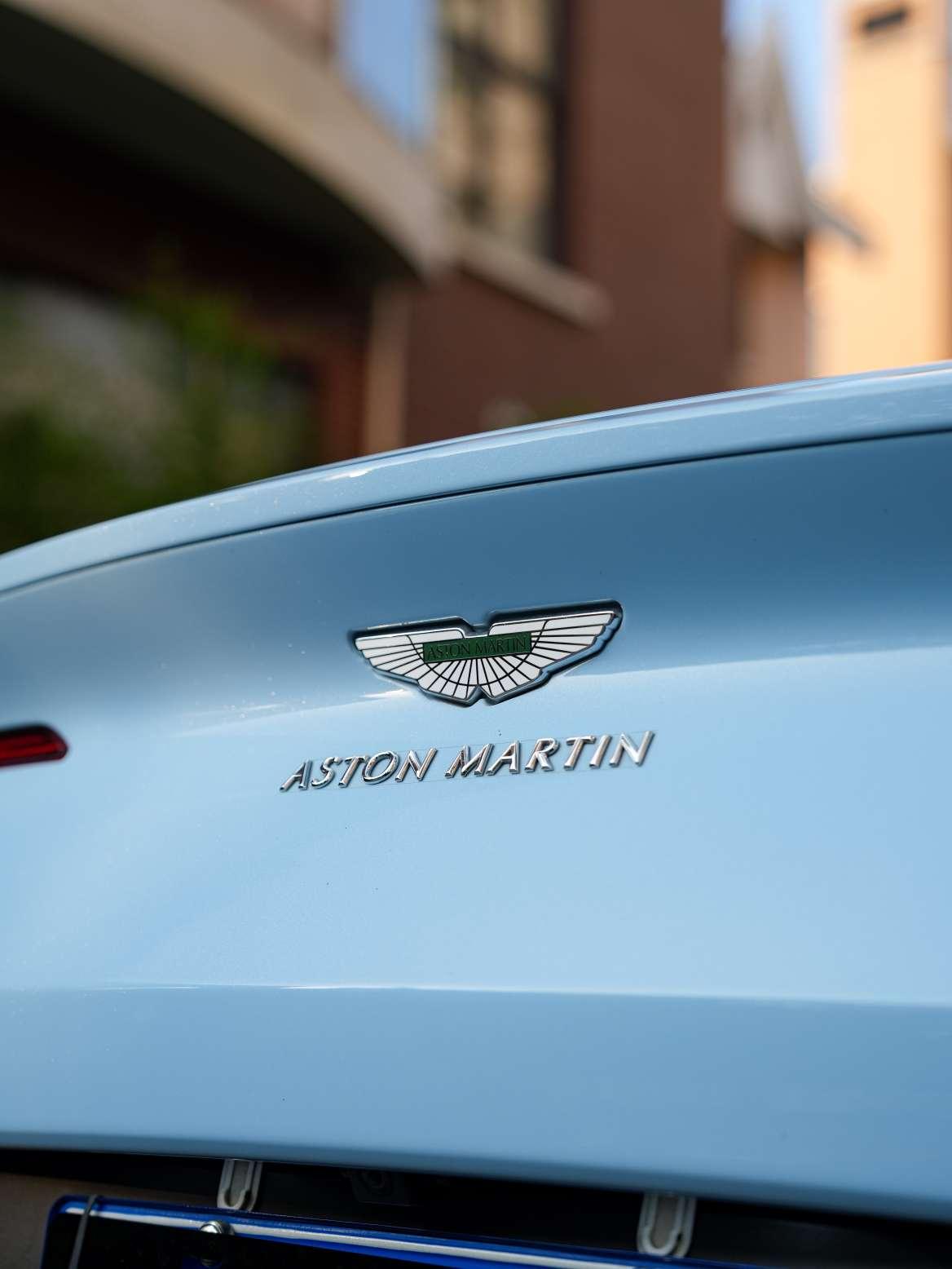 Aston Martin DB11 2020 thumb 4
