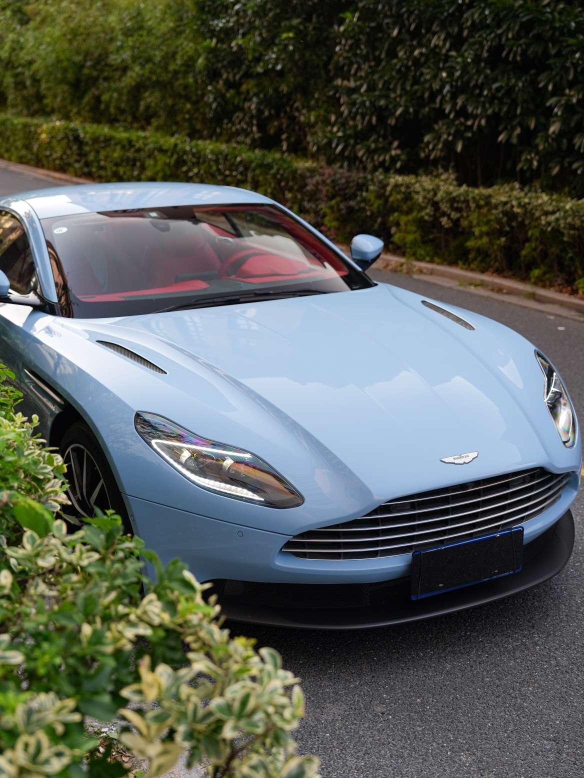 Aston Martin DB11 2020 thumb 5