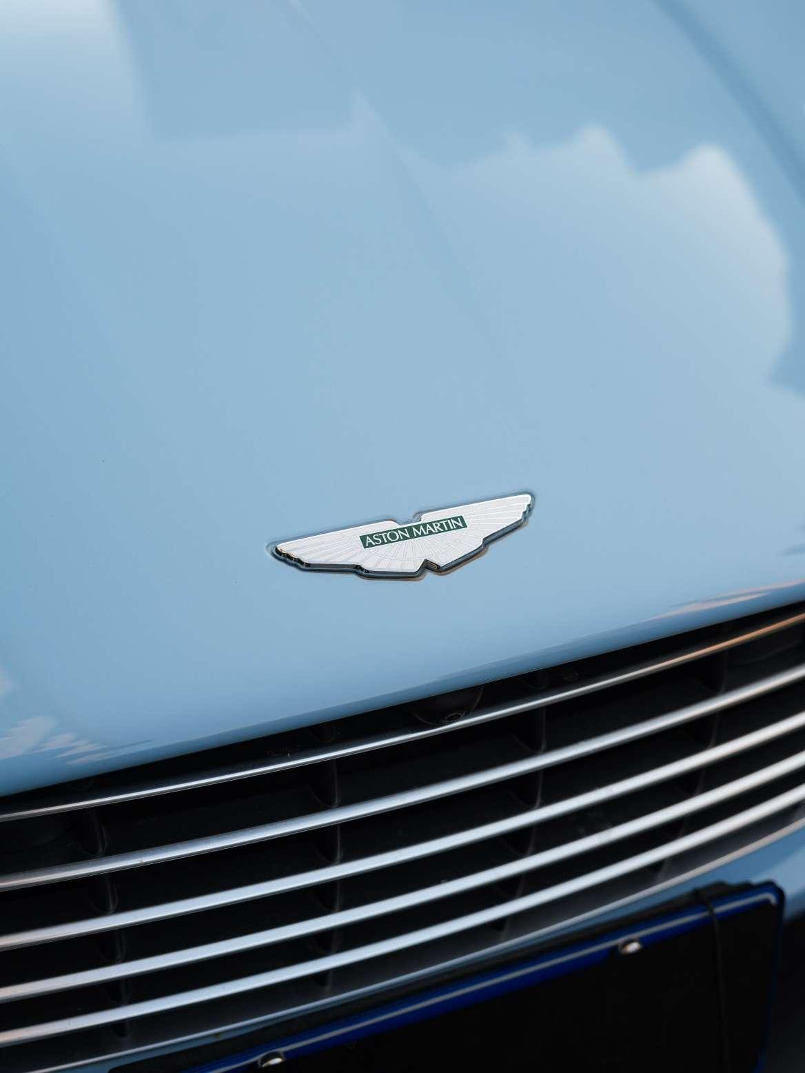 Aston Martin DB11 2020 thumb 6