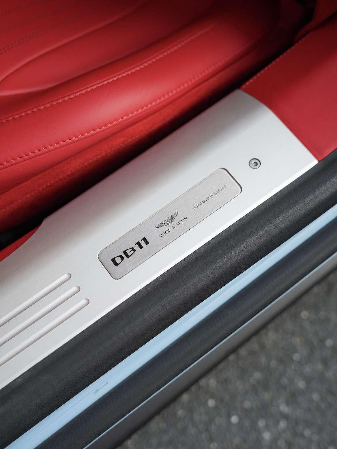 Aston Martin DB11 2020 thumb 9