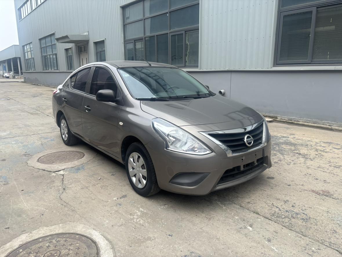 Nissan Sunny 2015 thumb 10