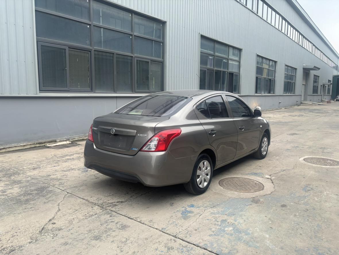 Nissan Sunny 2015 thumb 12
