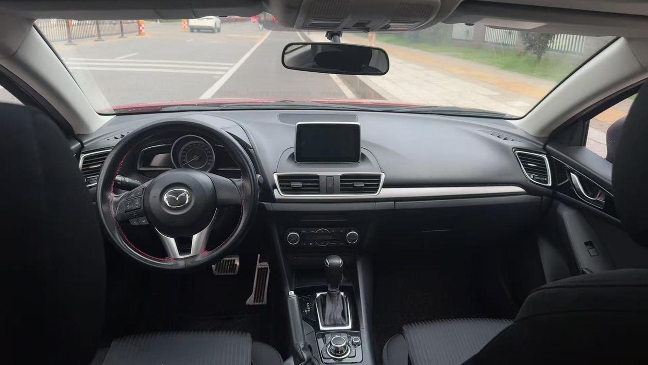 Mazda 3 2019 thumb 5