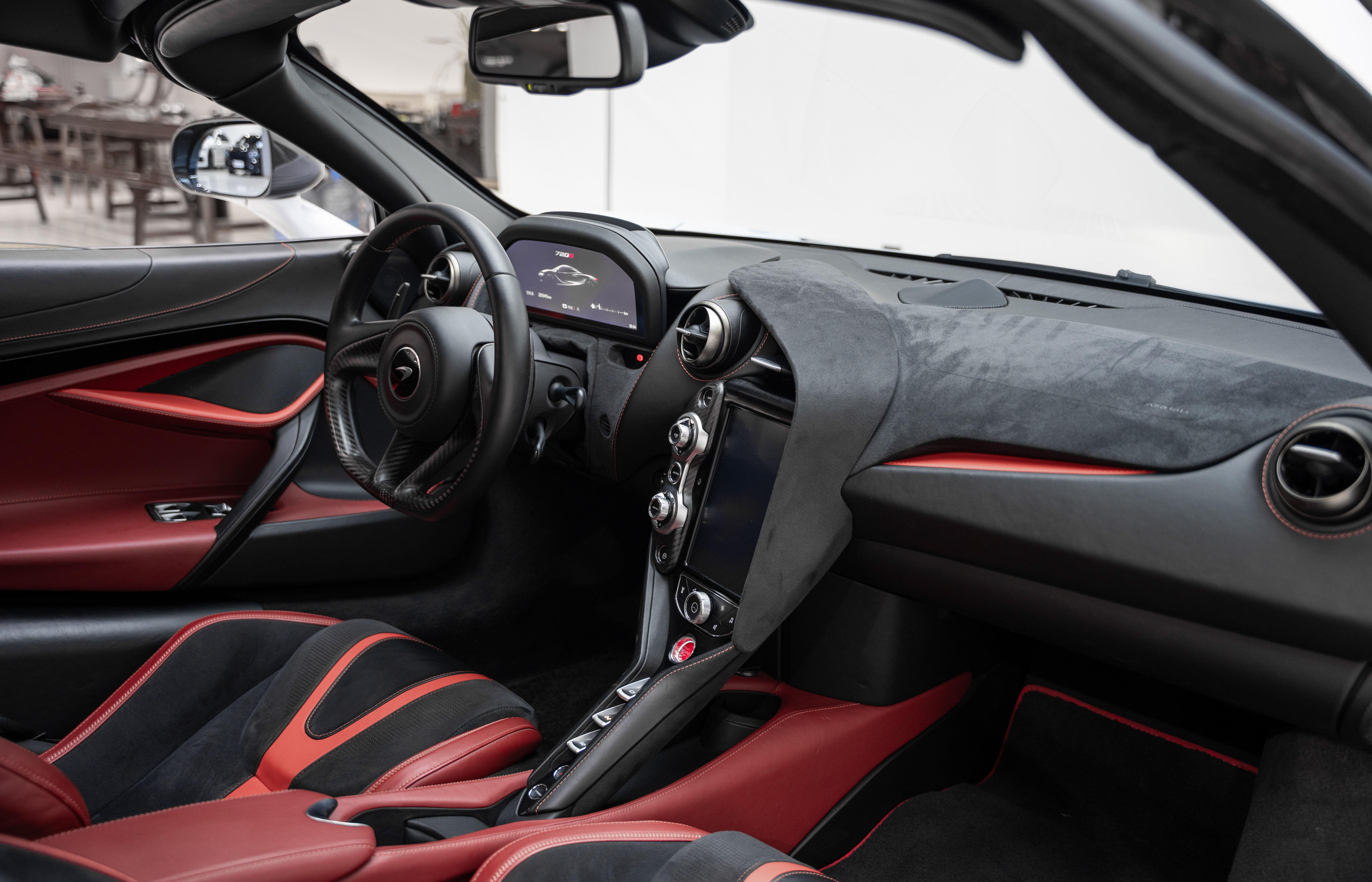 McLaren 720S 2019 thumb 5