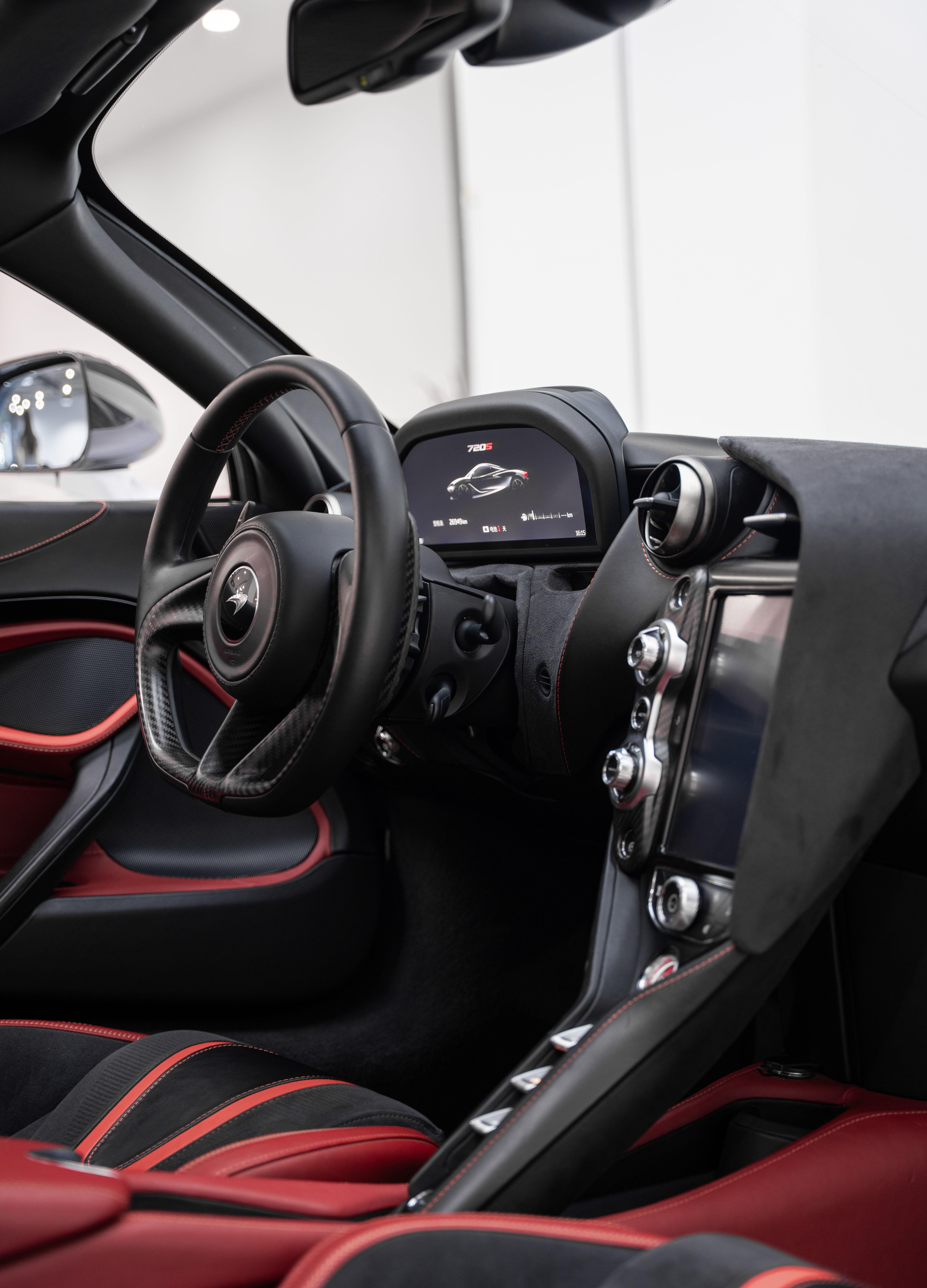 McLaren 720S 2019 thumb 6