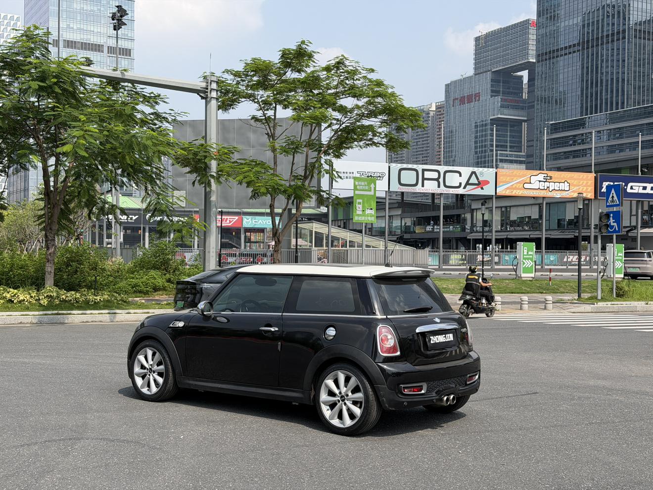Mini Hatch 2011 thumb 3