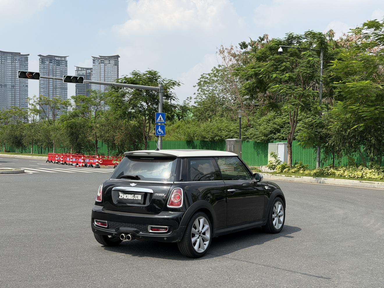 Mini Hatch 2011 thumb 5