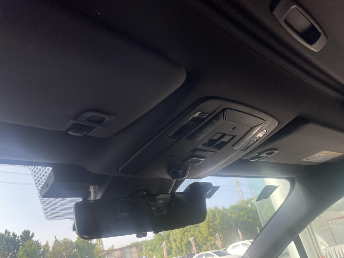 Toyota Granvia 2023 thumb 3