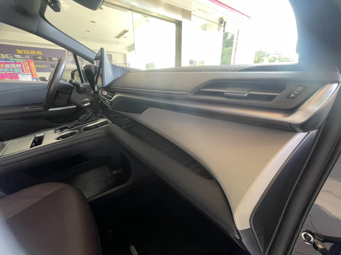 Toyota Granvia 2023 thumb 6