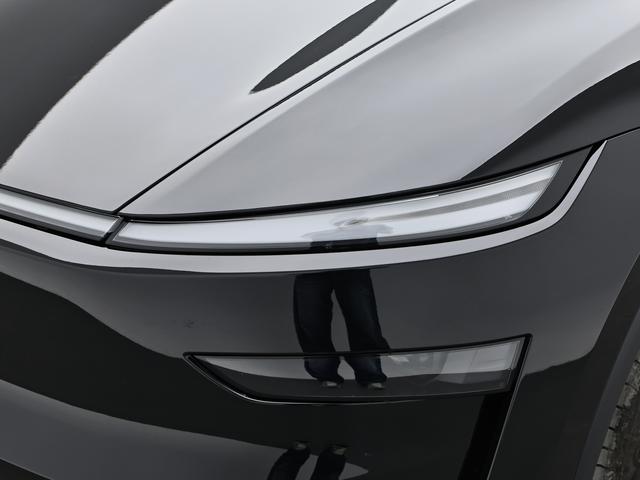 Tesla Model Y 2026 thumb 10