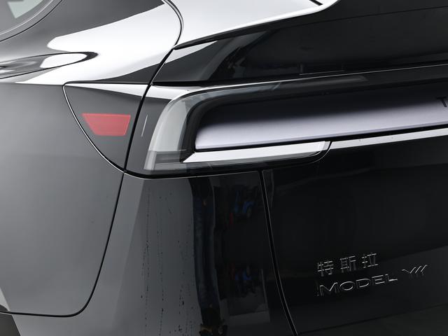 Tesla Model Y 2026 thumb 11