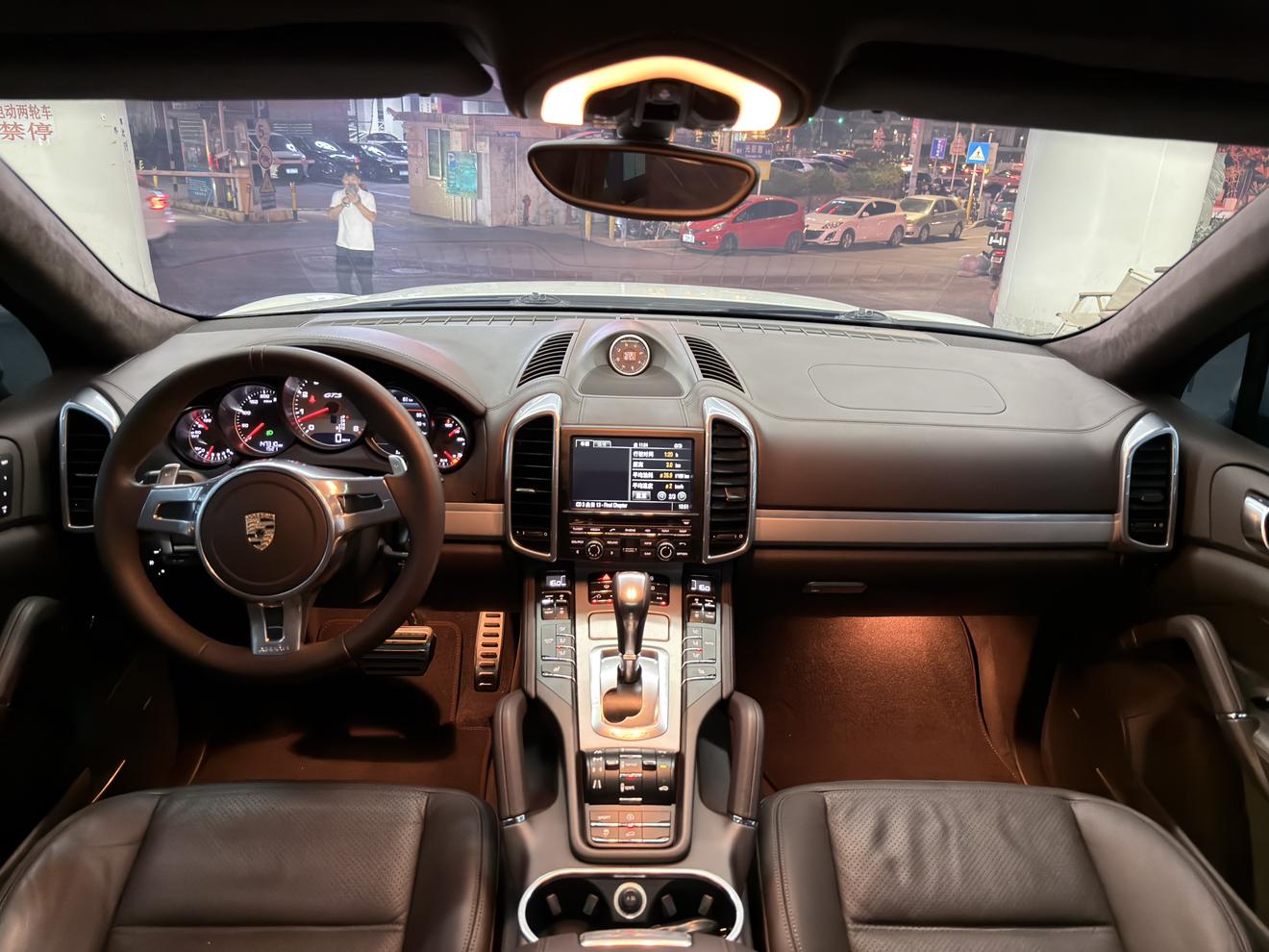 Porsche Cayenne 2012 thumb 4