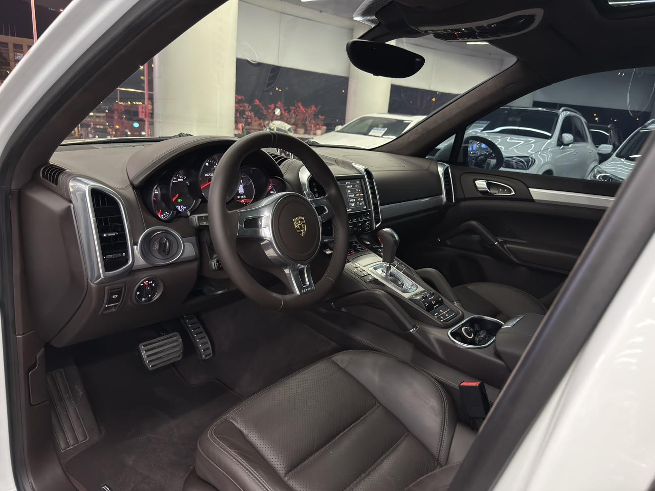 Porsche Cayenne 2012 thumb 5