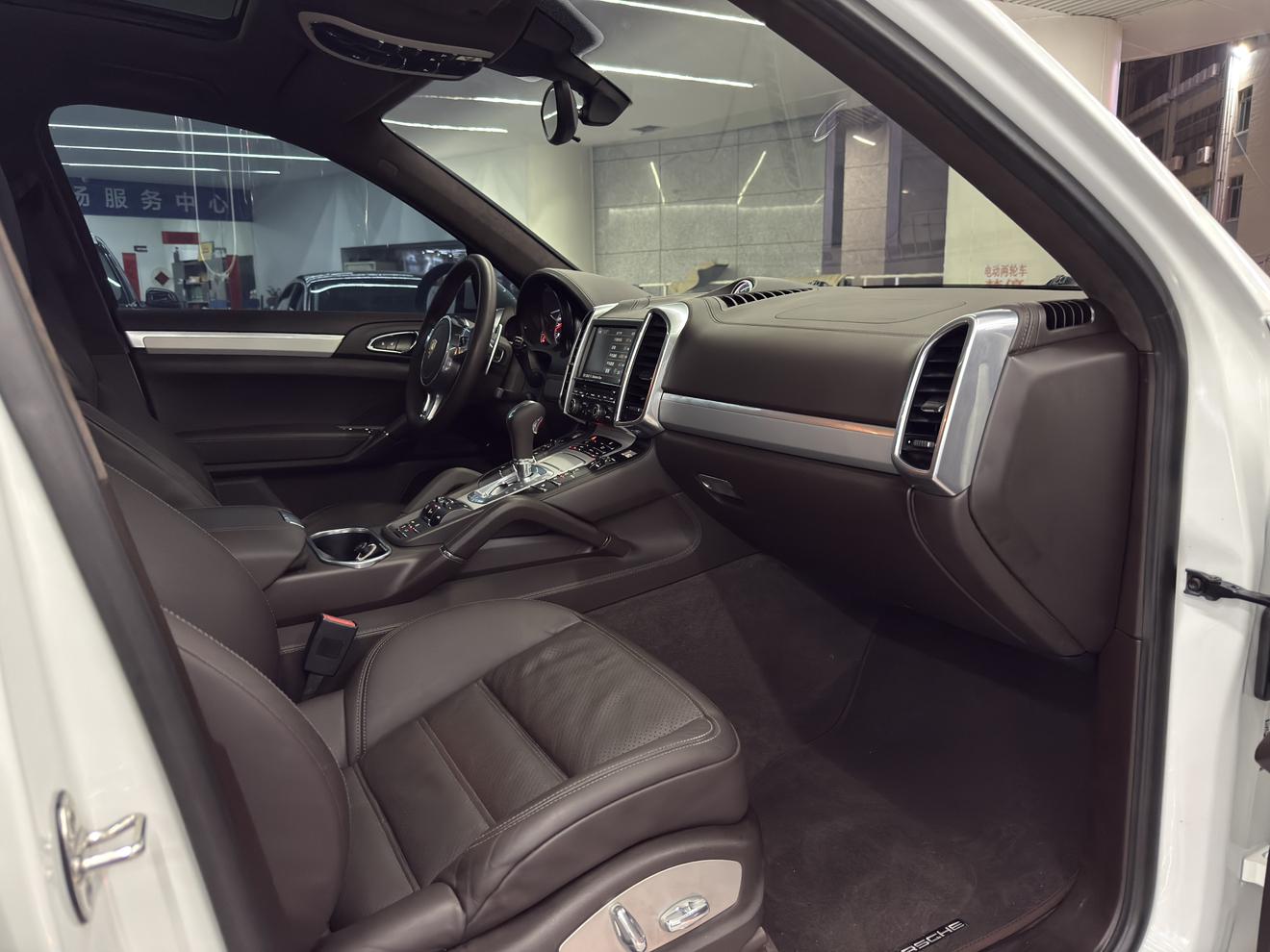 Porsche Cayenne 2012 thumb 6