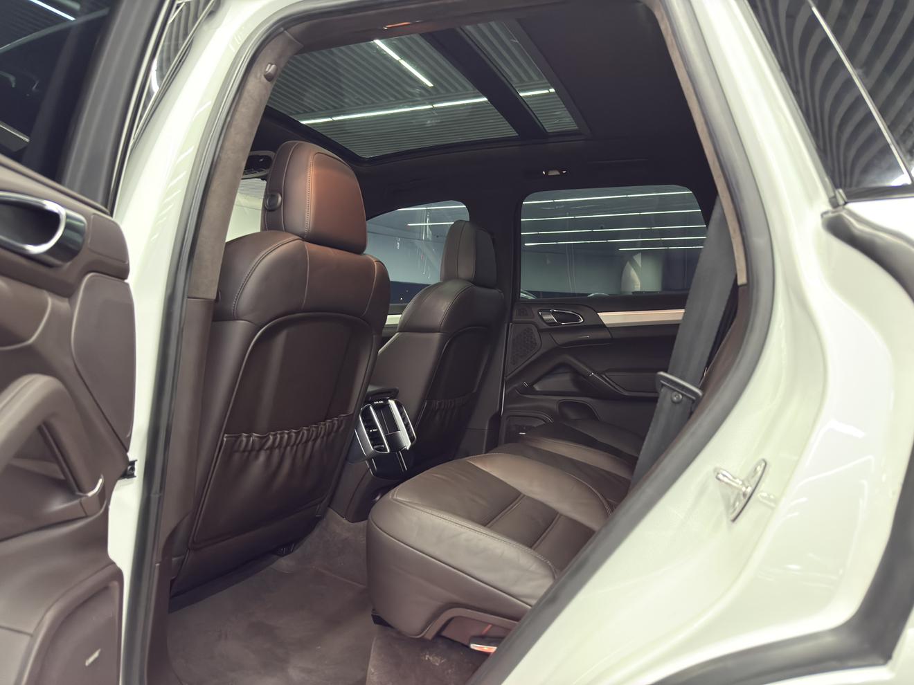 Porsche Cayenne 2012 thumb 7