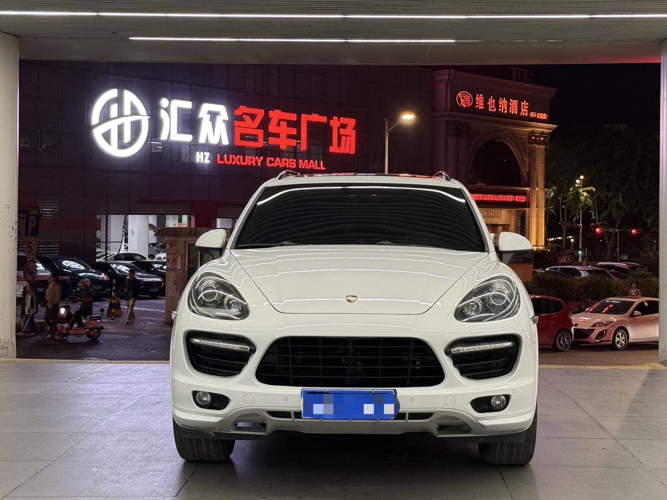 Porsche Cayenne 2012 thumb 9
