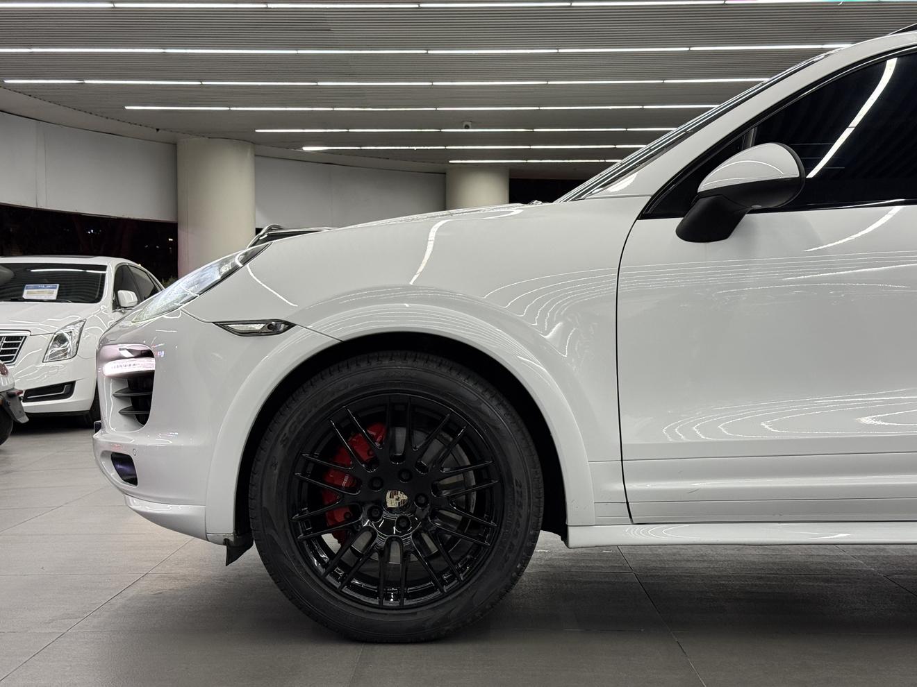 Porsche Cayenne 2012 thumb 12