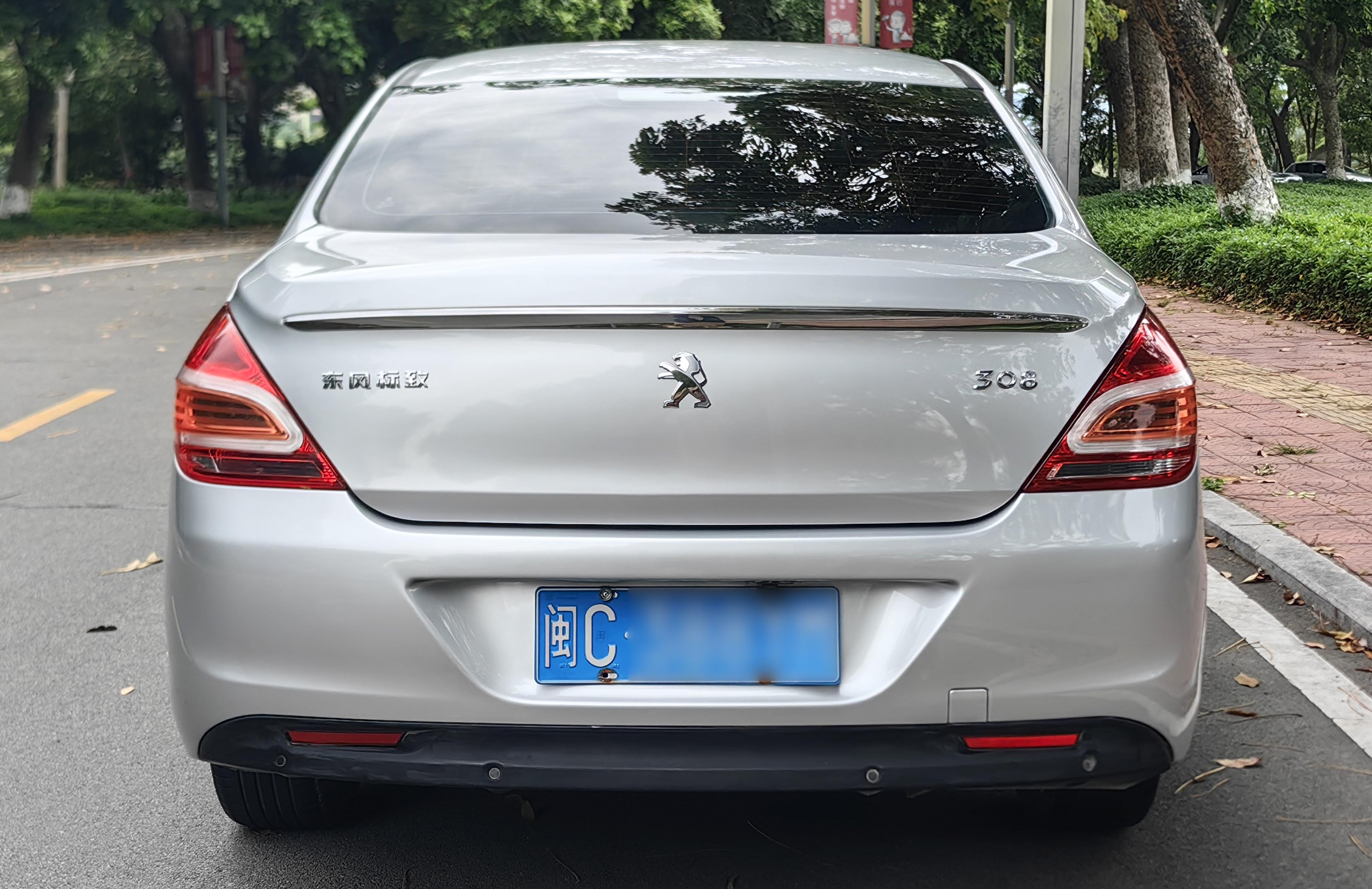 Peugeot 308 2013 thumb 3