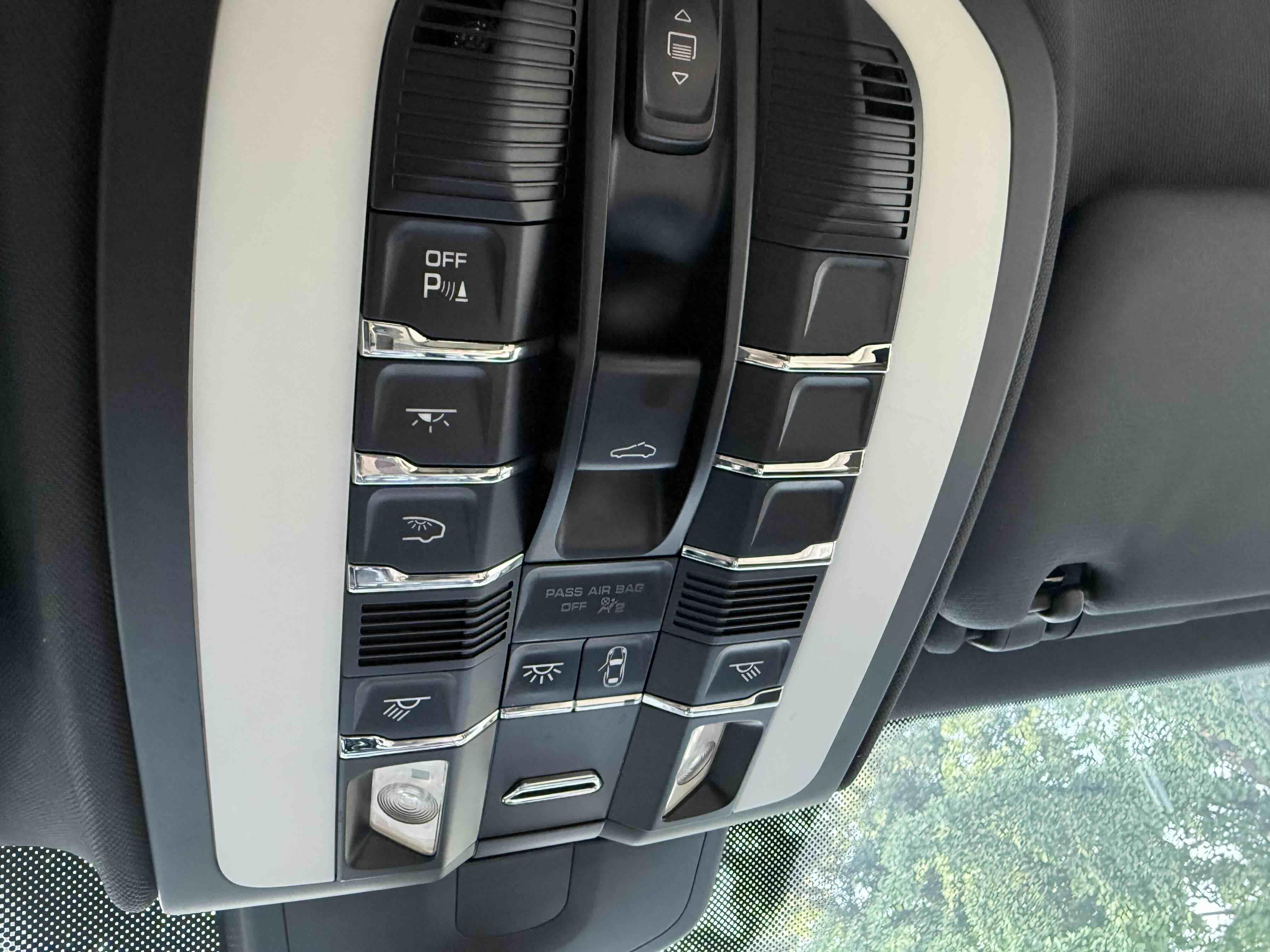 Porsche Cayenne 2014 thumb 10