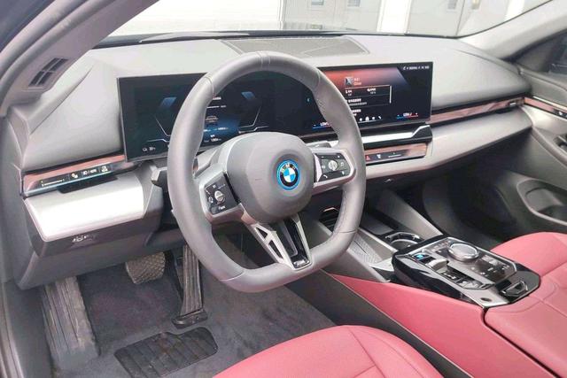 BMW i5 2025 thumb 6