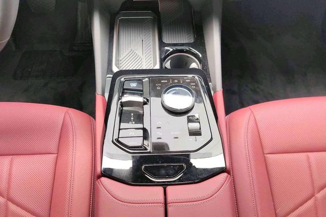 BMW i5 2025 thumb 9