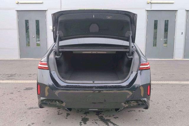 BMW i5 2025 thumb 11