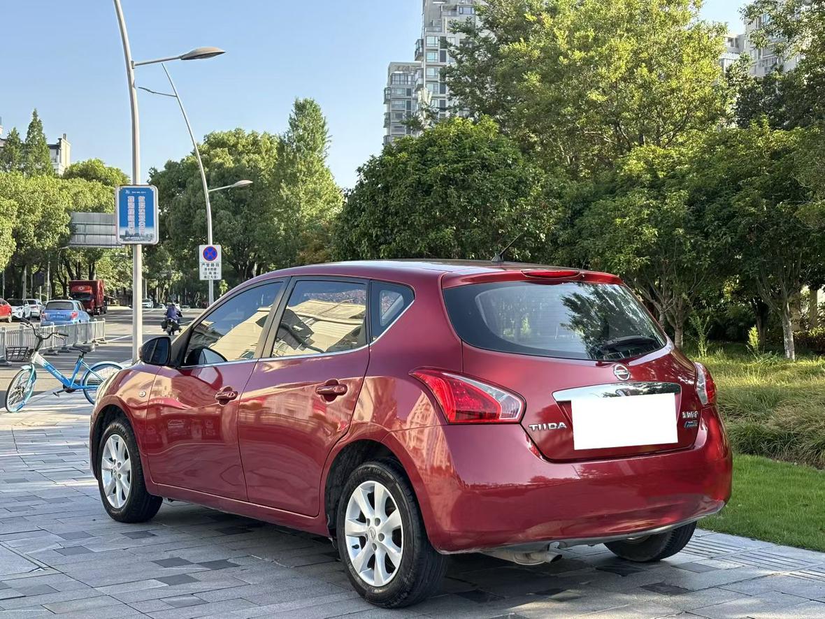 Nissan Tiida 2014 thumb 3