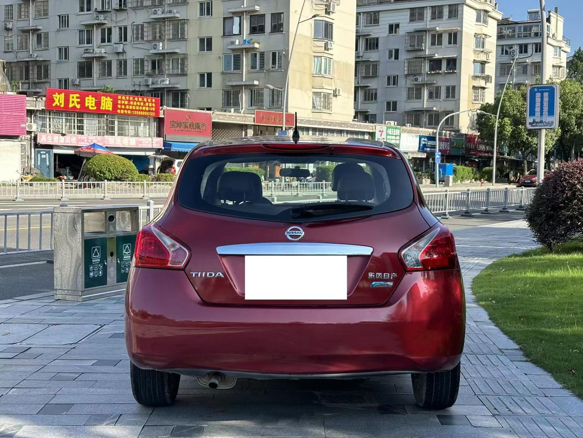Nissan Tiida 2014 thumb 4