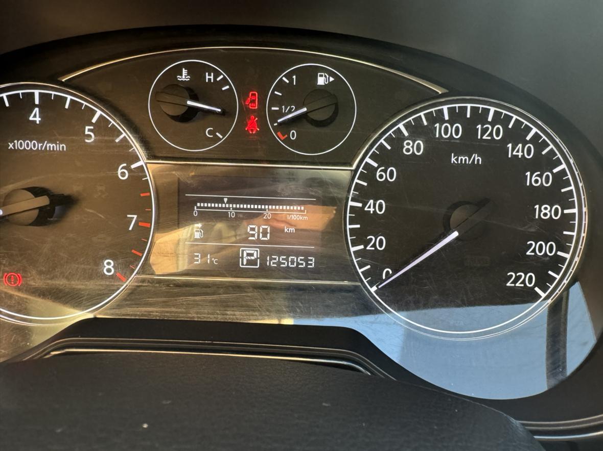 Nissan Tiida 2014 thumb 6