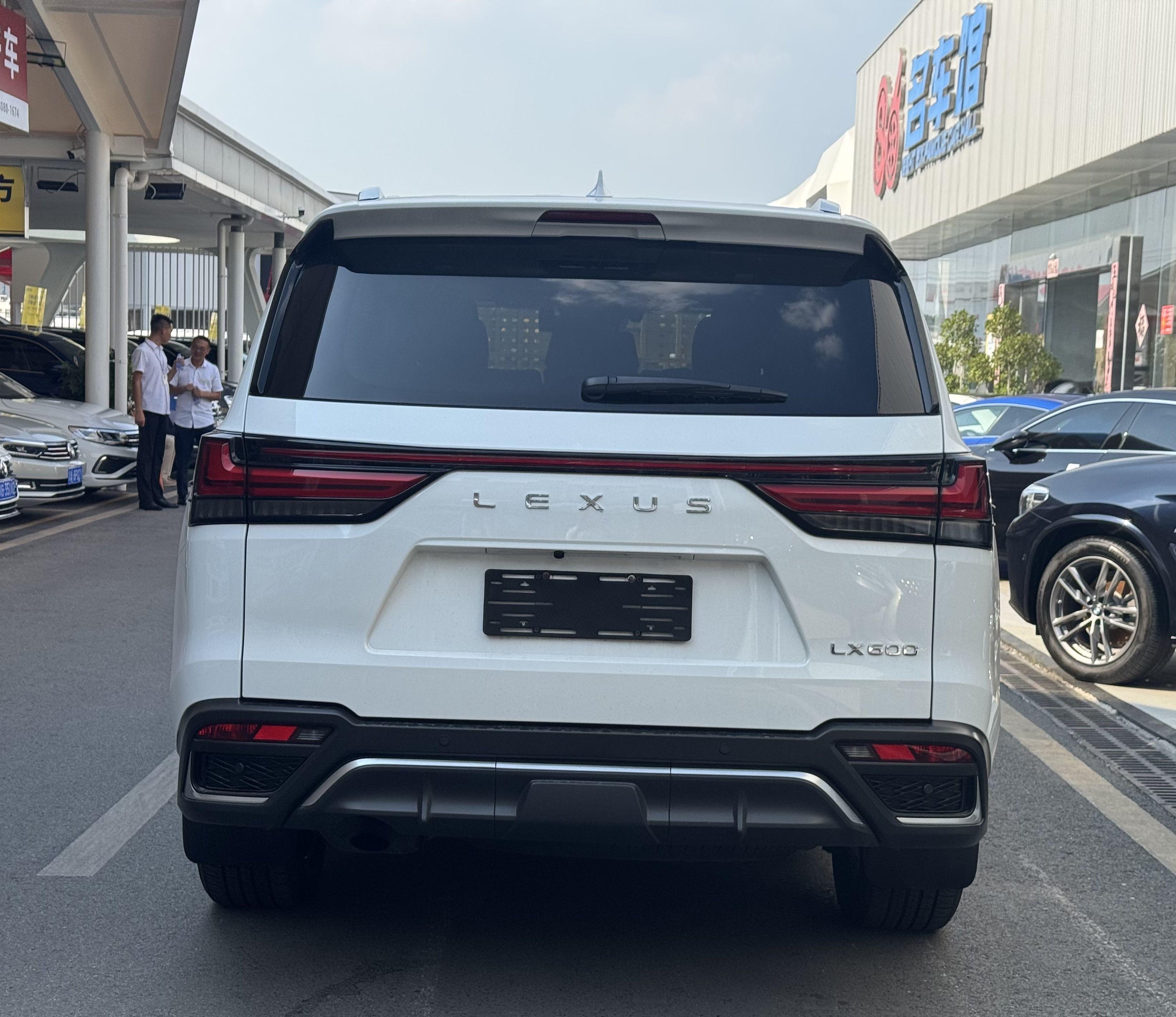Lexus LX 2023 thumb 2