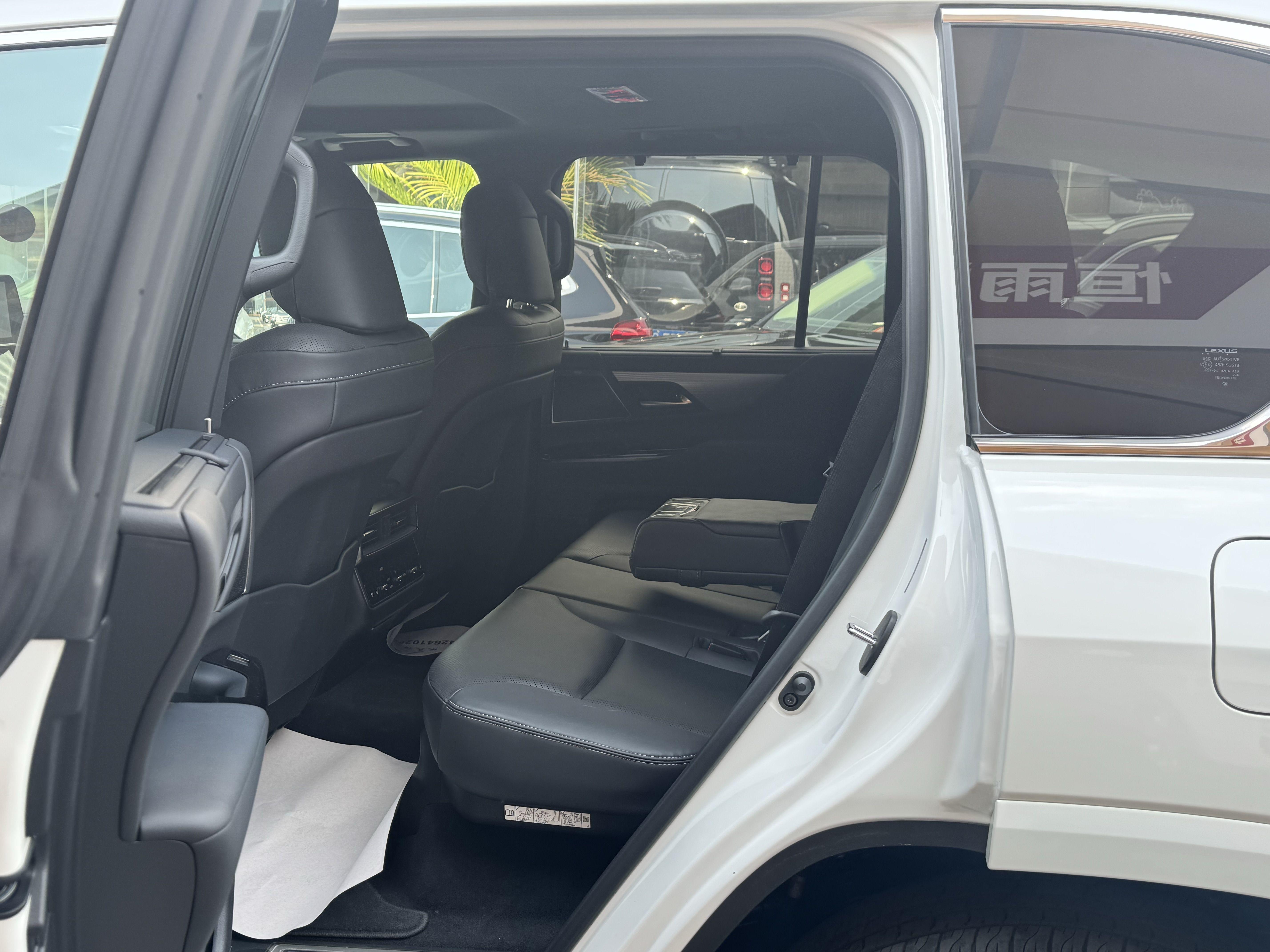 Lexus LX 2023 thumb 9