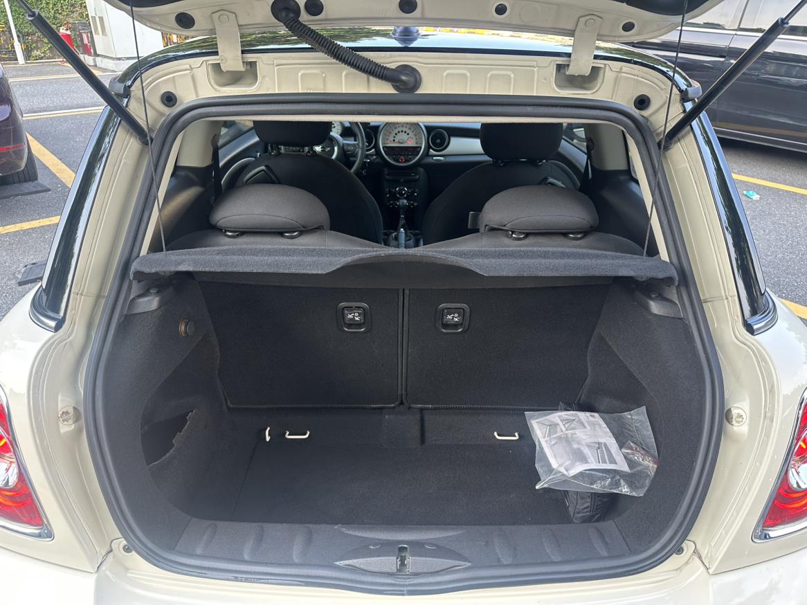 Mini Hatch 2011 thumb 9