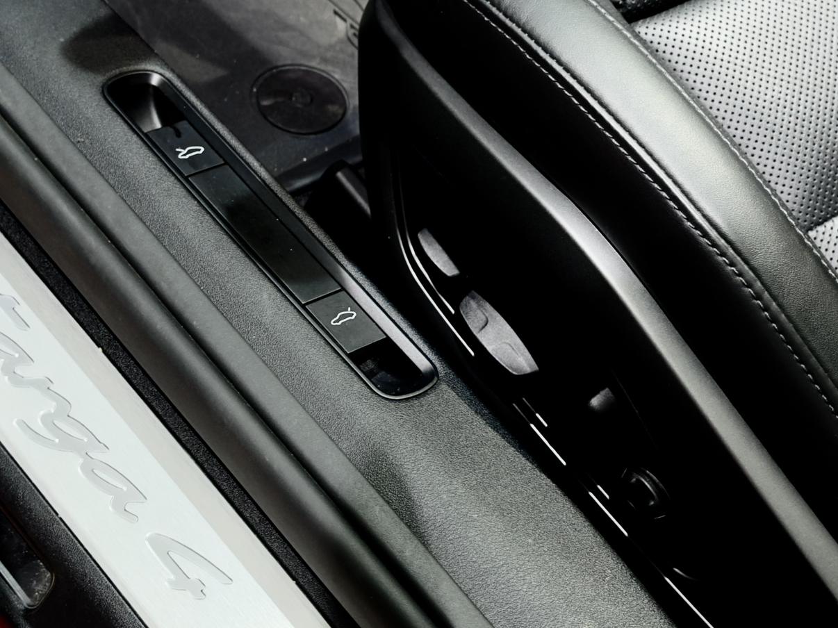 Porsche 911 2022 thumb 3