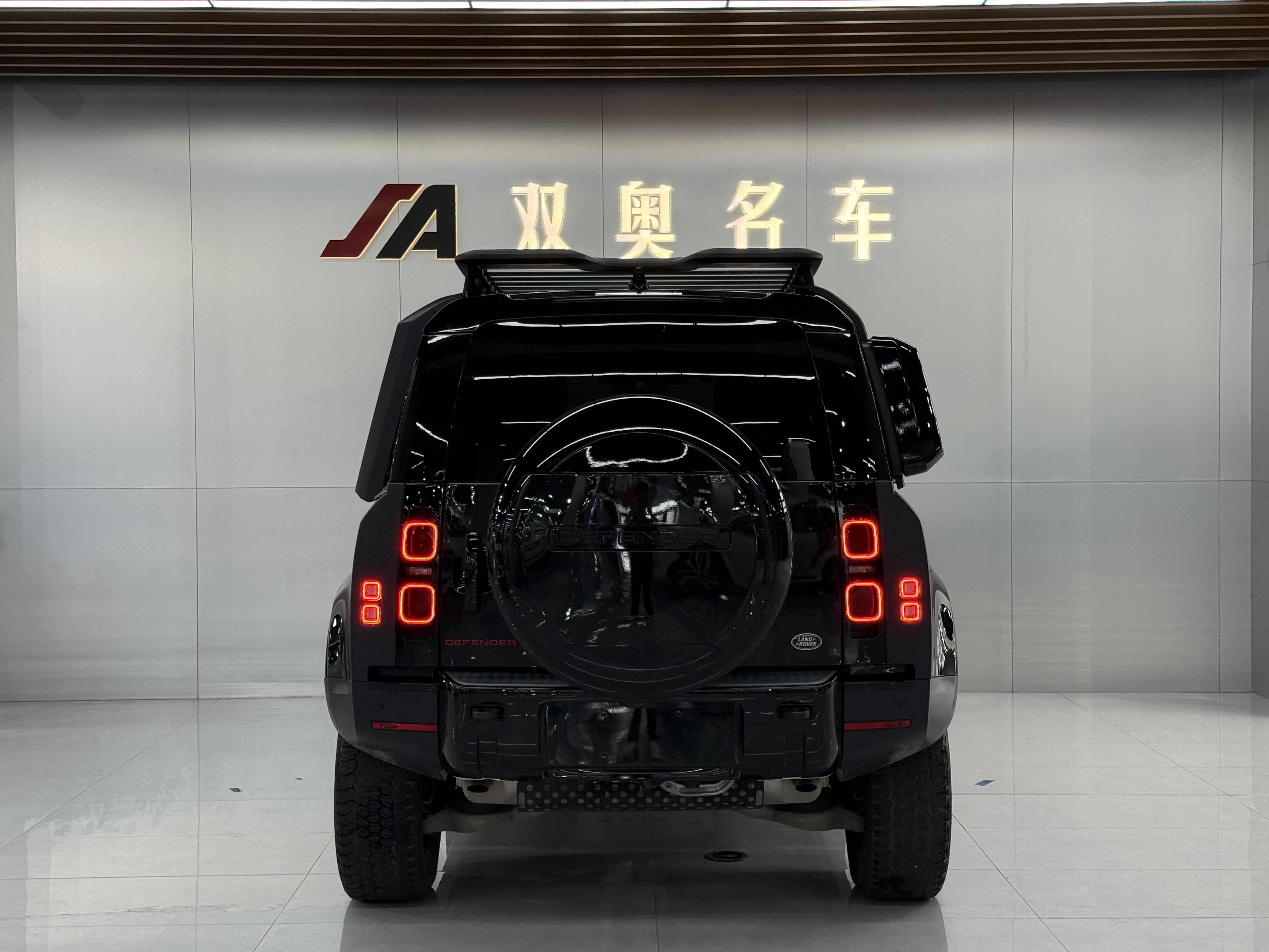 Land Rover Defender 2023 thumb 3
