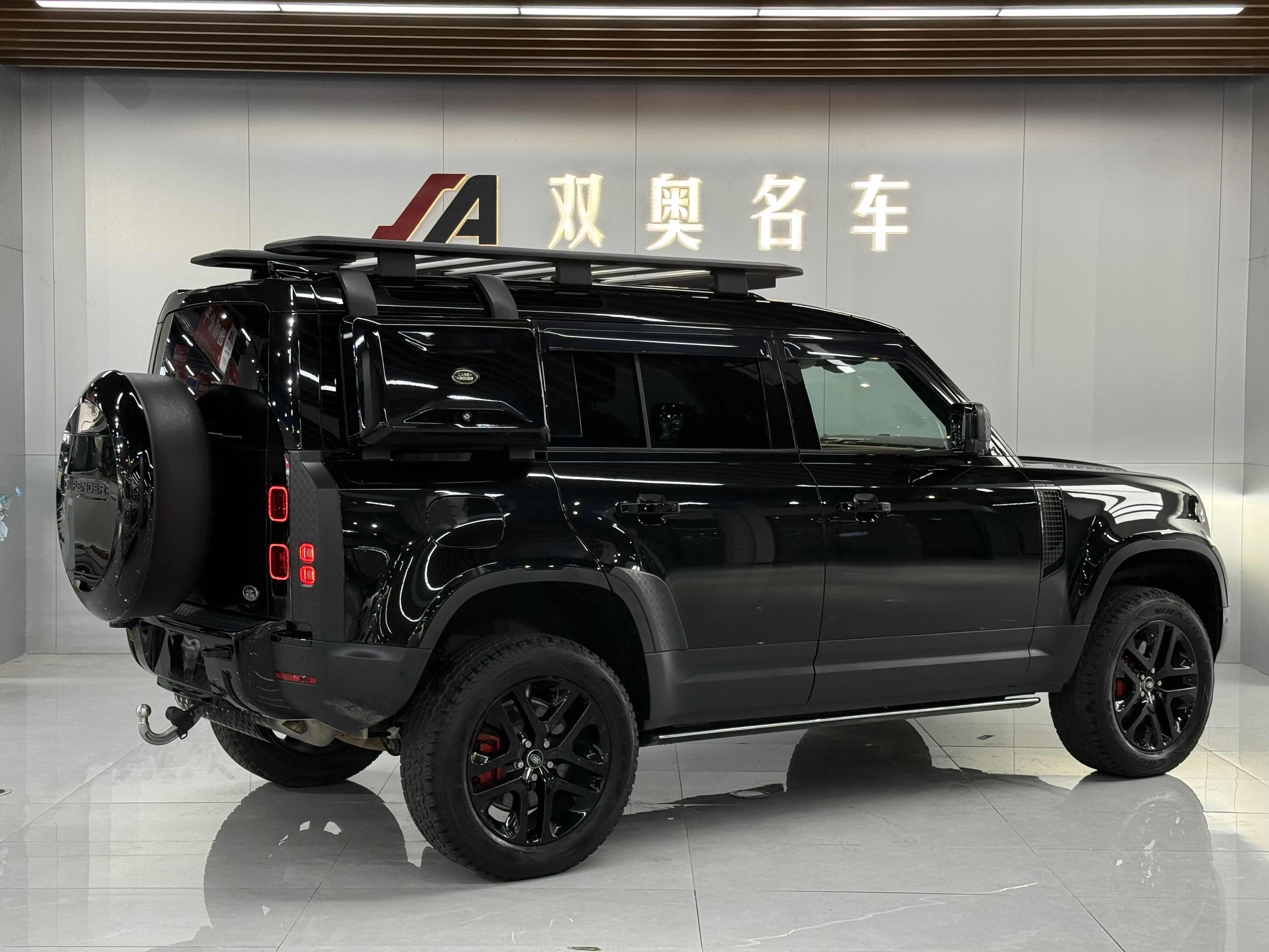 Land Rover Defender 2023 thumb 4