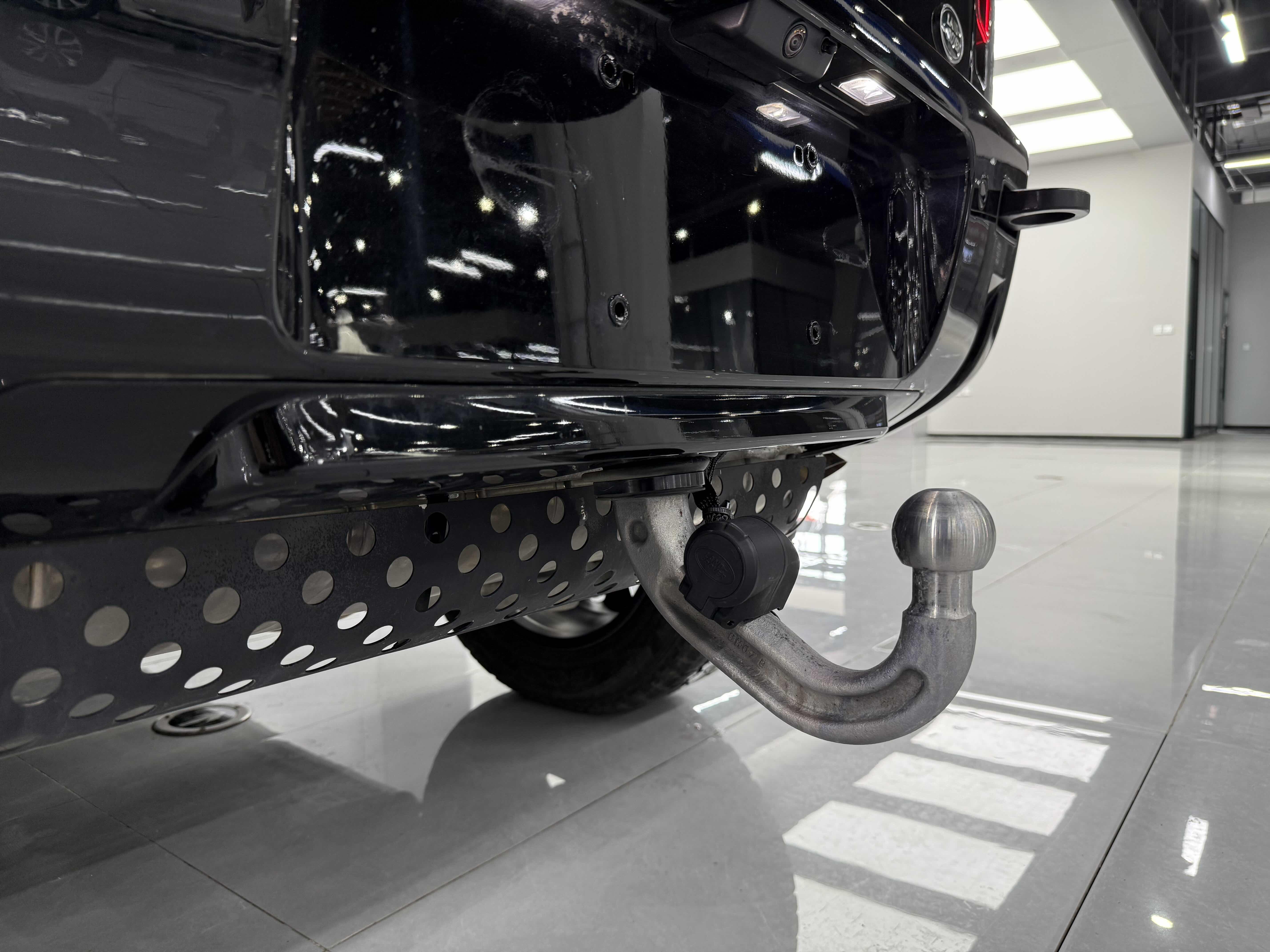 Land Rover Defender 2023 thumb 6