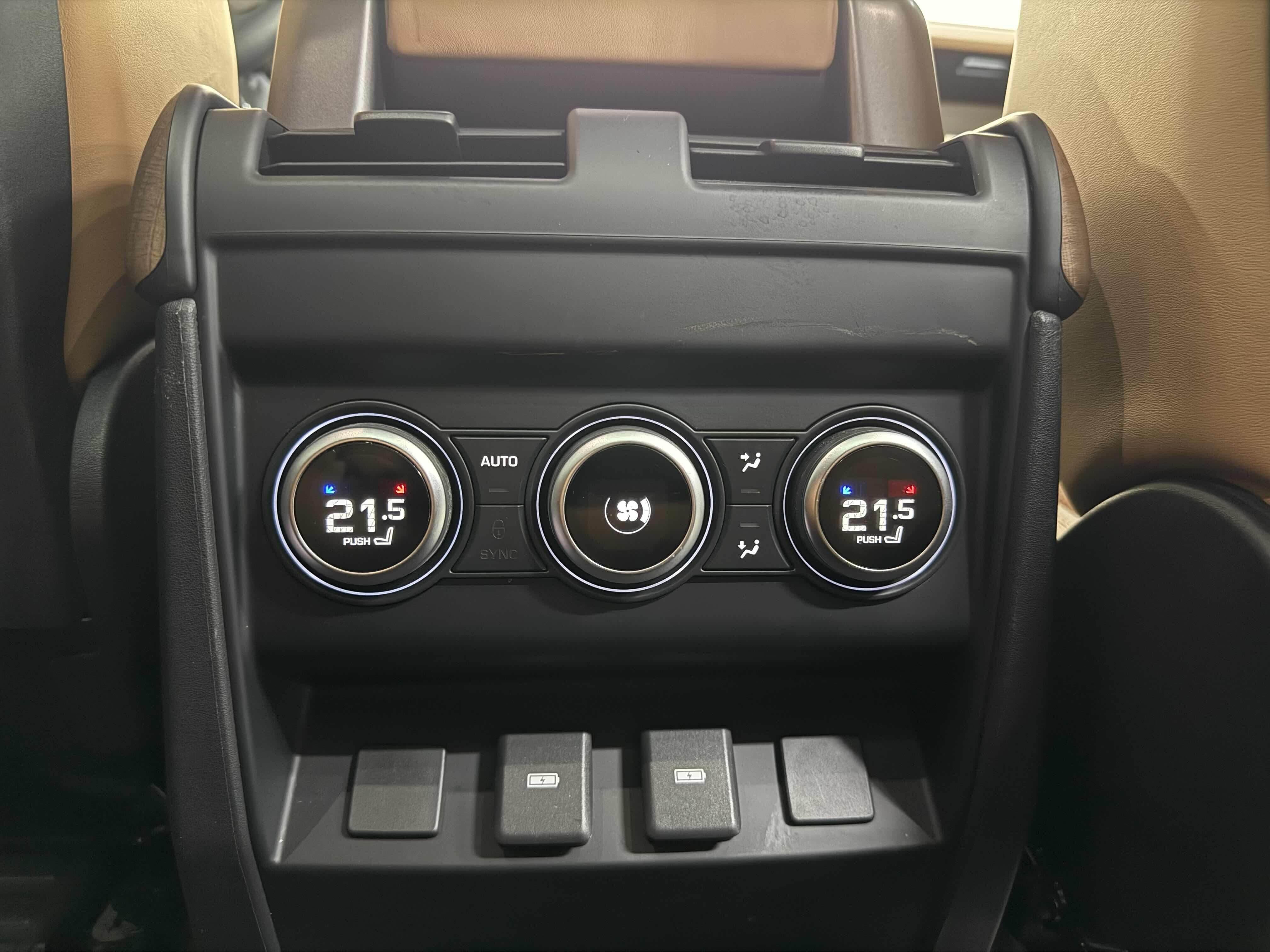 Land Rover Defender 2023 thumb 8