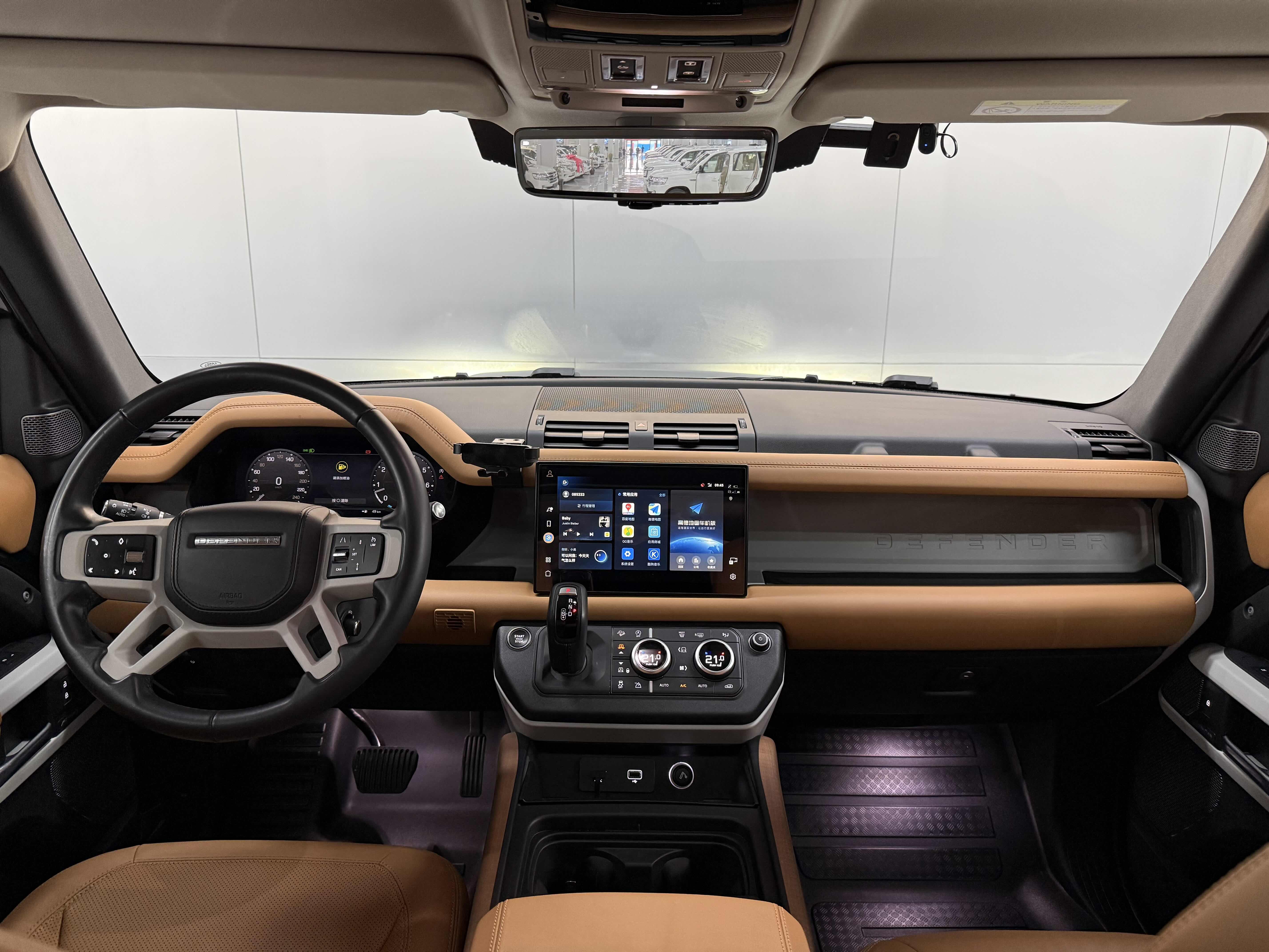 Land Rover Defender 2023 thumb 10